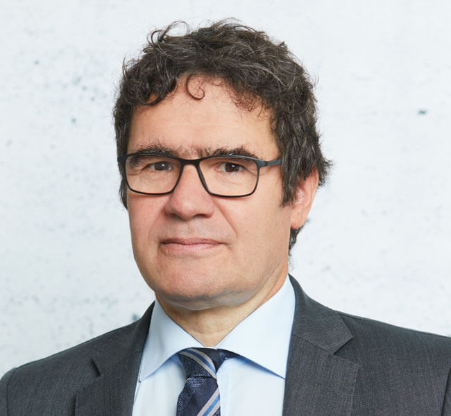 Dr.  Florian  Hartl LL.M.  (Partner)