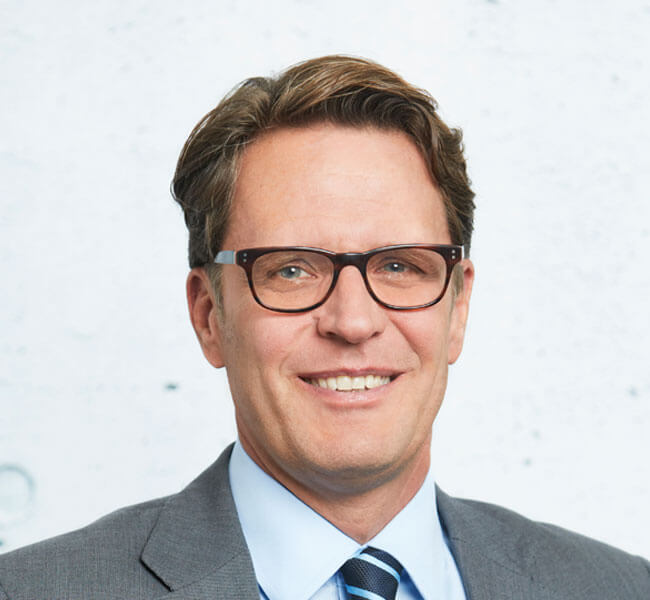 Dr.  Arne  Koch (Partner)
