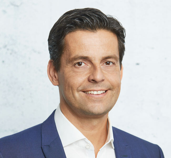 Dr.  Maximilian  Schunke LL.M.  (Partner)