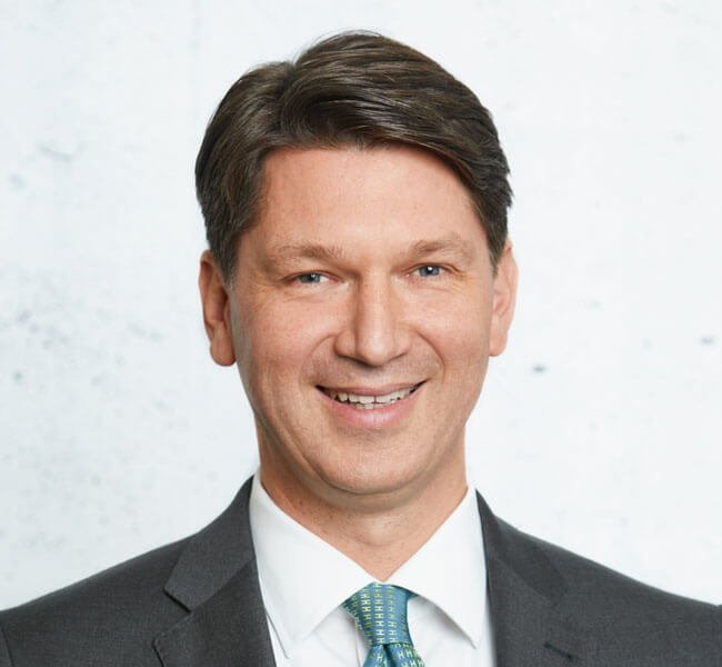 Dr. Gunnar  Straube  (Partner)