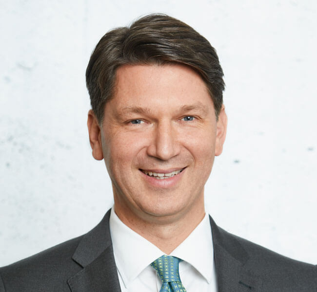 Dr.  Gunnar  Straube (Partner)