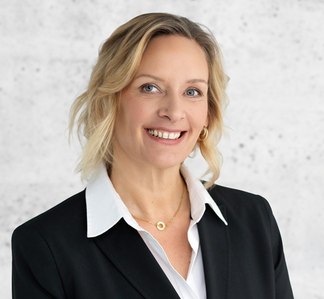 Larissa  Normann (Socia)